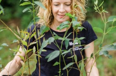 Save the planet planting trees Wands Βασίλαινας οικολογικές κατοικίες δεντροφύτευση